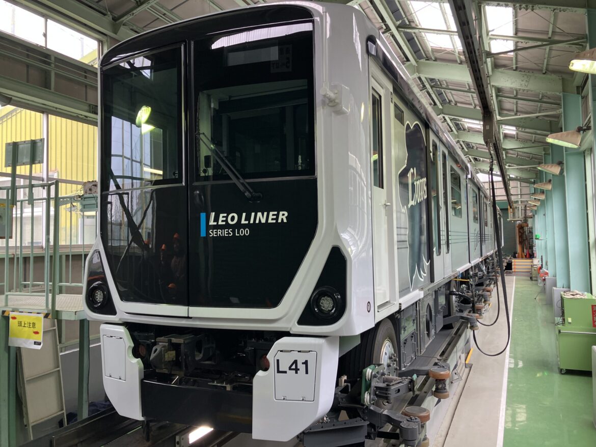 西武山口線の新型車両「L00系（れおけい）」が公開！ライオンズデザインの第1編成を撮影会で先行取材 | 所沢なび
