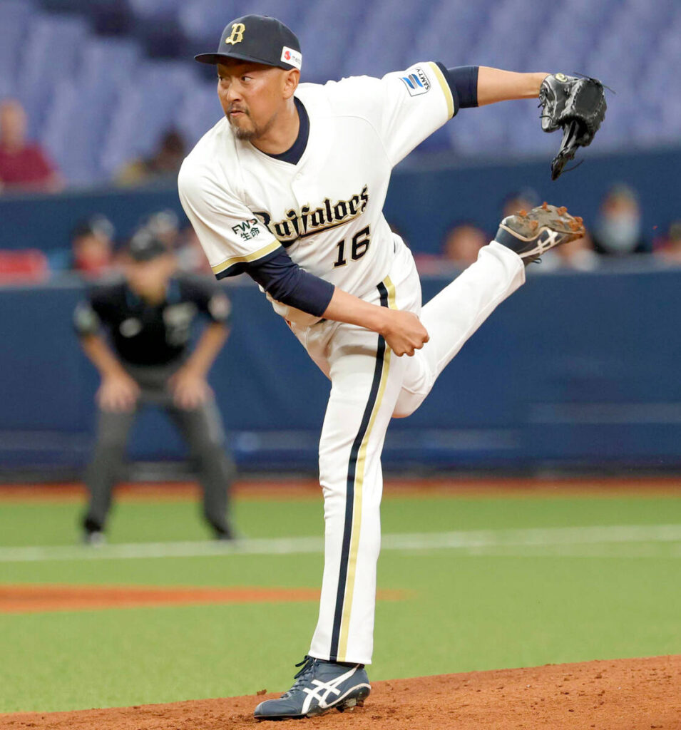Yoshihisa Hirano took the mound from the third inning (photographer: Shuichi Toyoda)