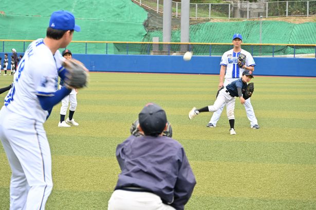 プロ選手の指導に感嘆　嘉手納でＤｅＮＡ野球教室