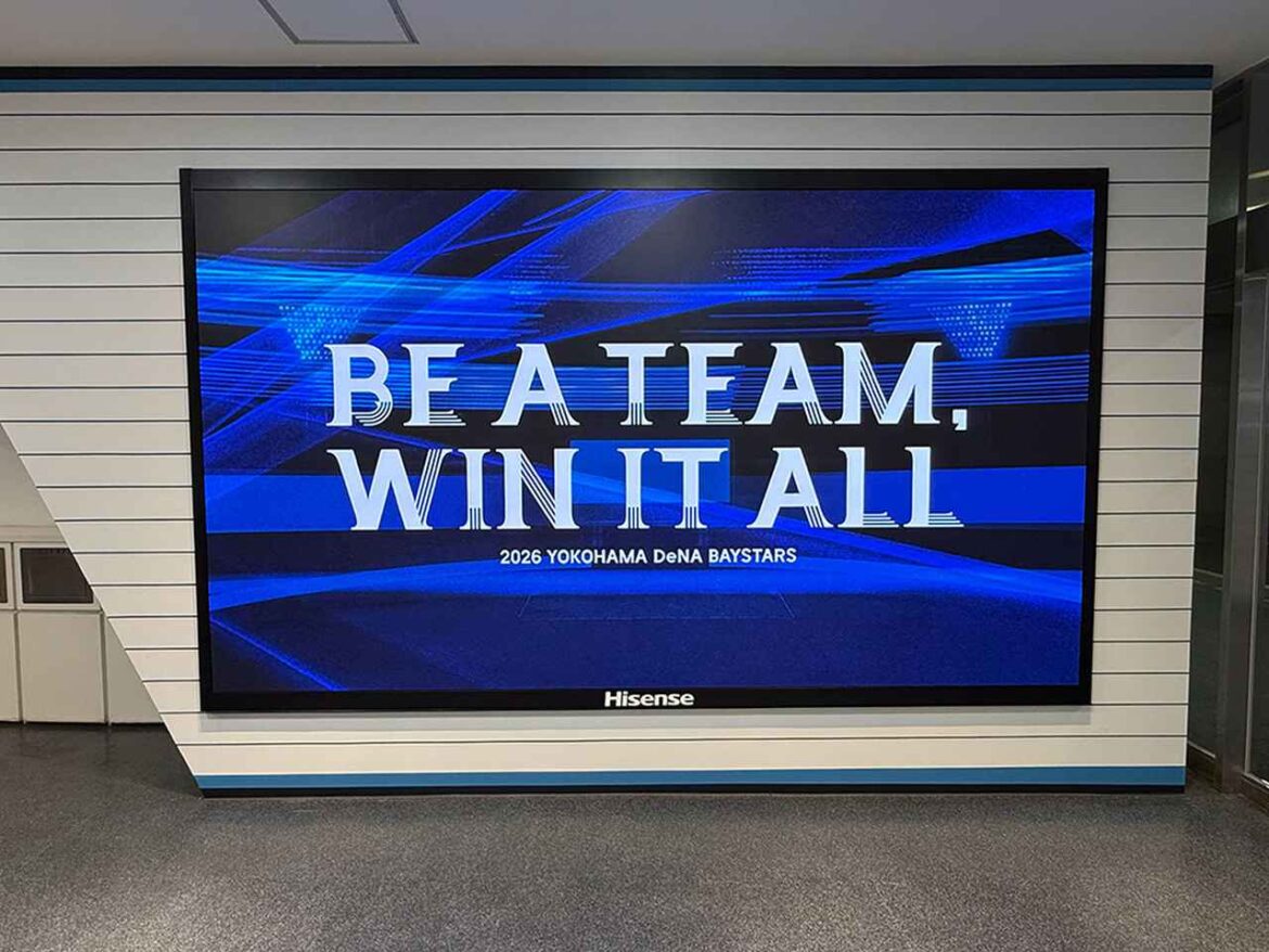 画像: ハイセンス製190インチのLEDディスプレイが、横浜スタジアム・関係者入口の正面エントランスの壁面に設置