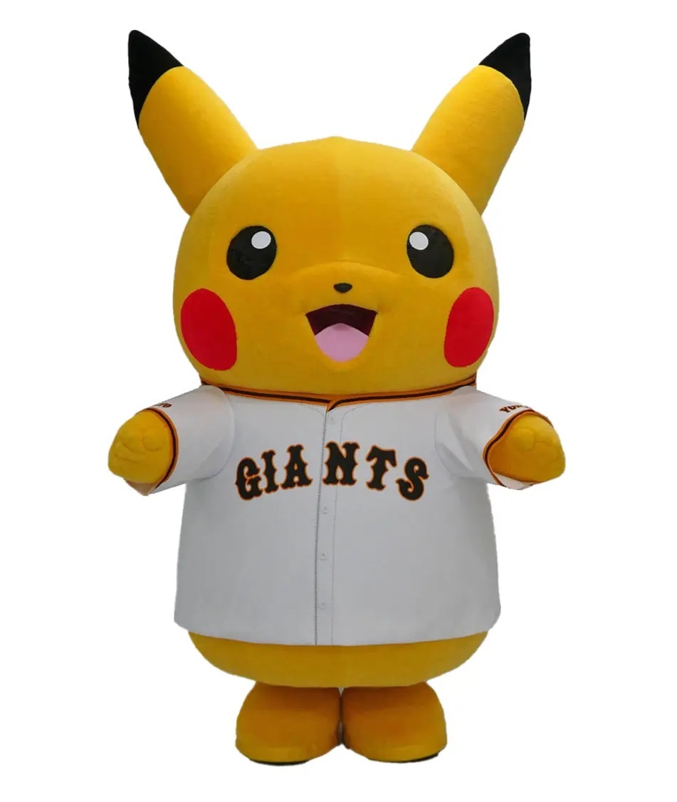 ベースボールシャツを身にまとったピカチュウ