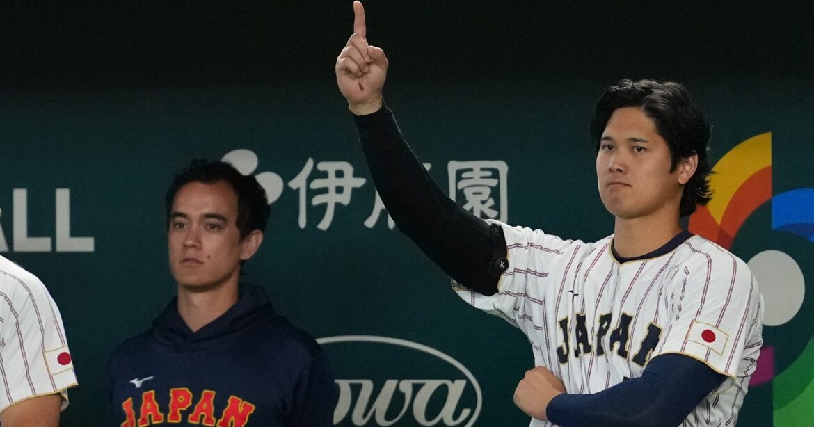 “大谷翔平の通訳”がWBCで感動の再会をしていた…ドラゴンズ元投手との意外な接点「彼は田中幹也みたいでした」アイアトン氏がMLBを夢見ていた14年前 - 侍ジャパン | プロ野球 - Number Web