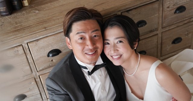「その笑顔に、ズキュン!って」テレビに映るプロ野球選手に一目惚れ→3年後に結婚…女優の妻が明かす「“推し”だった」右腕とのドラマチック結婚秘話 – プロ野球 – Number Web 「その笑顔に、ズキュン!って」テレビに映るプロ野球選手に一目惚れ→3年後に結婚…女優の妻が明かす「“推し”だった」右腕とのドラマチック結婚秘話 - プロ野球 - Number Web