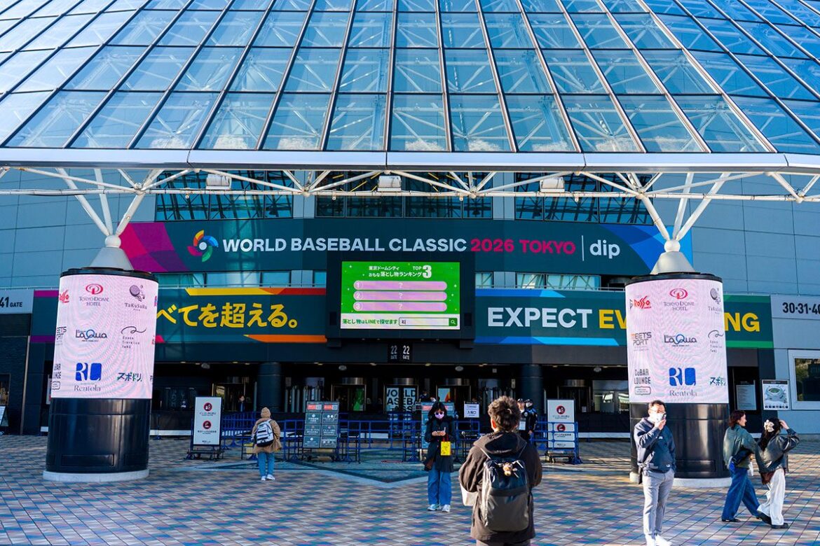 元オリックス外国人選手、WBC日本戦“外野席”に降臨し騒然　日本流の応援見て「最高のひととき」 – Sirabee