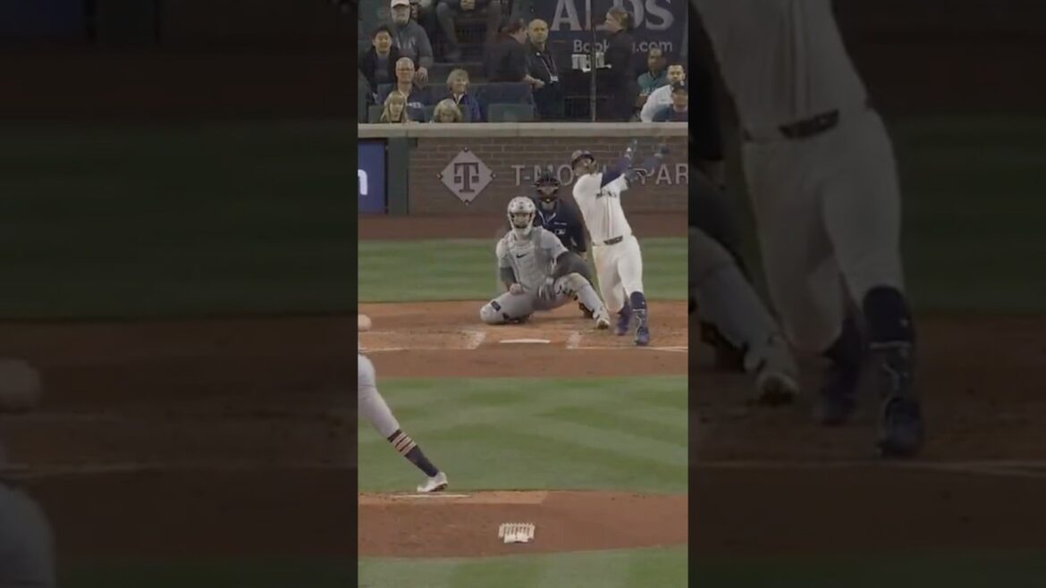 Mariners Julio Rodriguez hits home run against Tigers 10/4/25 #shorts #mlb #mariners