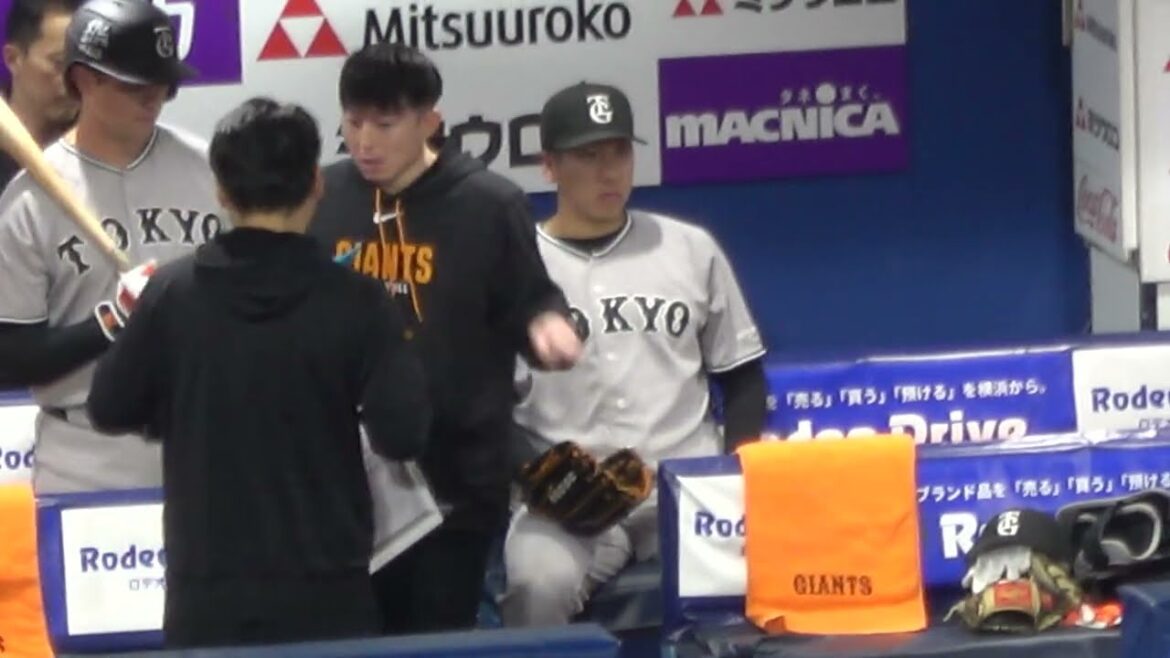 2026【読売ジャイアンツ】【大勢】8回に同点にされ帰って来たベンチで放心状態でグラウンドを見る 現地映像