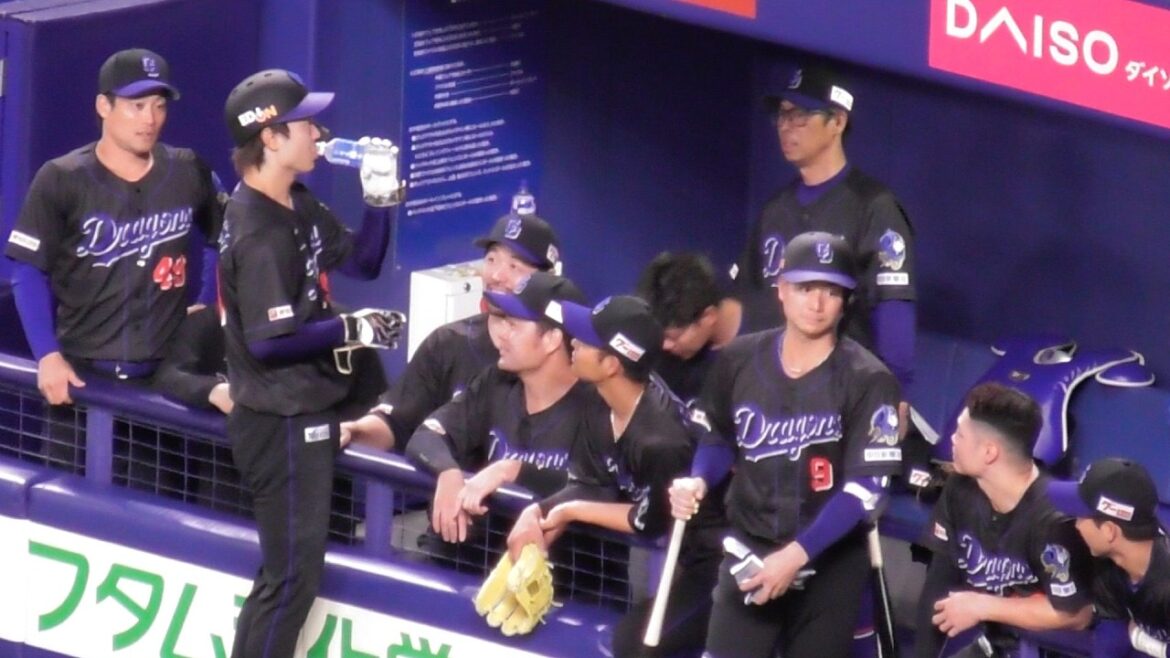 髙橋宏斗タイムリーの瞬間のドラゴンズベンチ  リクエスト中に水を飲みにベンチに帰る  龍空がとても嬉しそう 中日ドラゴンズVS東京ヤクルトスワローズ　2026/04/26