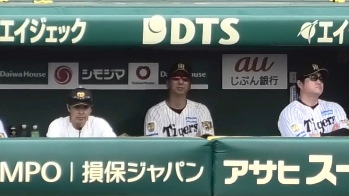 9回、小幡選手のファンブルに浮かない顔の藤川監督と虎ファンの悲鳴 広島カープvs阪神タイガース 2026年4月26日