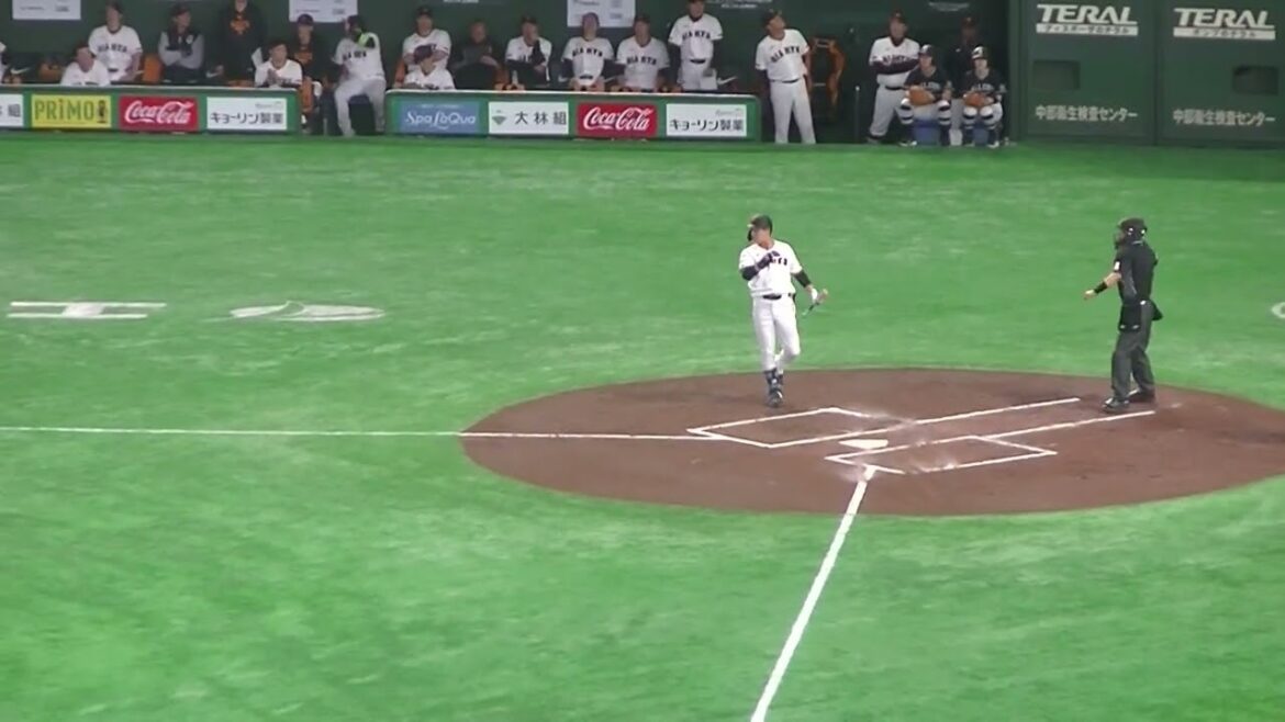 中山礼都のヒットにベンチ喜ぶもランナーがホームでアウトになった時の様子（2026年4月10日 読売ジャイアンツ対ヤクルトスワローズ）