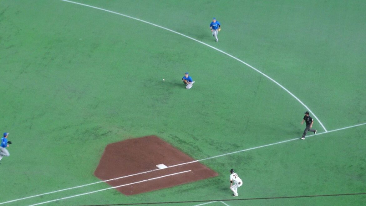 DeNA 佐野恵太 ナイスプレー　巨人 vs DeNA　2026年4月5日(日)　東京ドーム