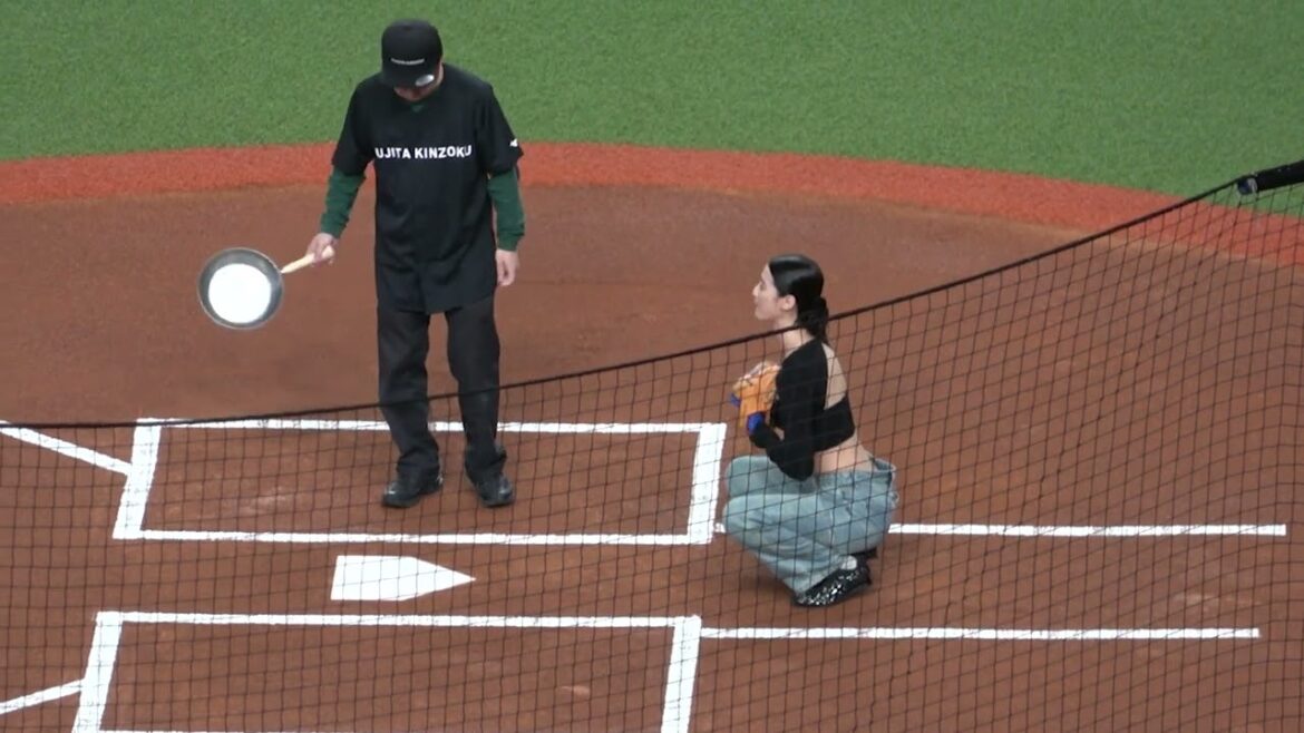 能見さんの始球式に「おー！」と声が上がるオリックスベンチ