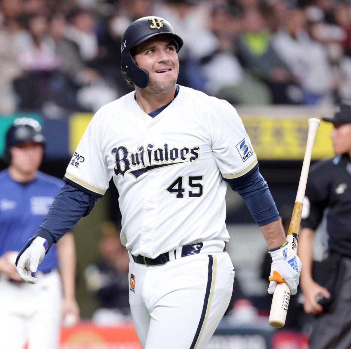 Orix Buffaloes: Starts with a loss against their arch rivals, the SoftBank Hawks… 7 wins, 16 losses, 2 draws last season. New foreign player Seymour goes hit in 12 at-bats | Pacific League In the 5th inning, with one out and third base, Bob Seymour fell on a swing struck out (Camera, Haruko Yoshimura)