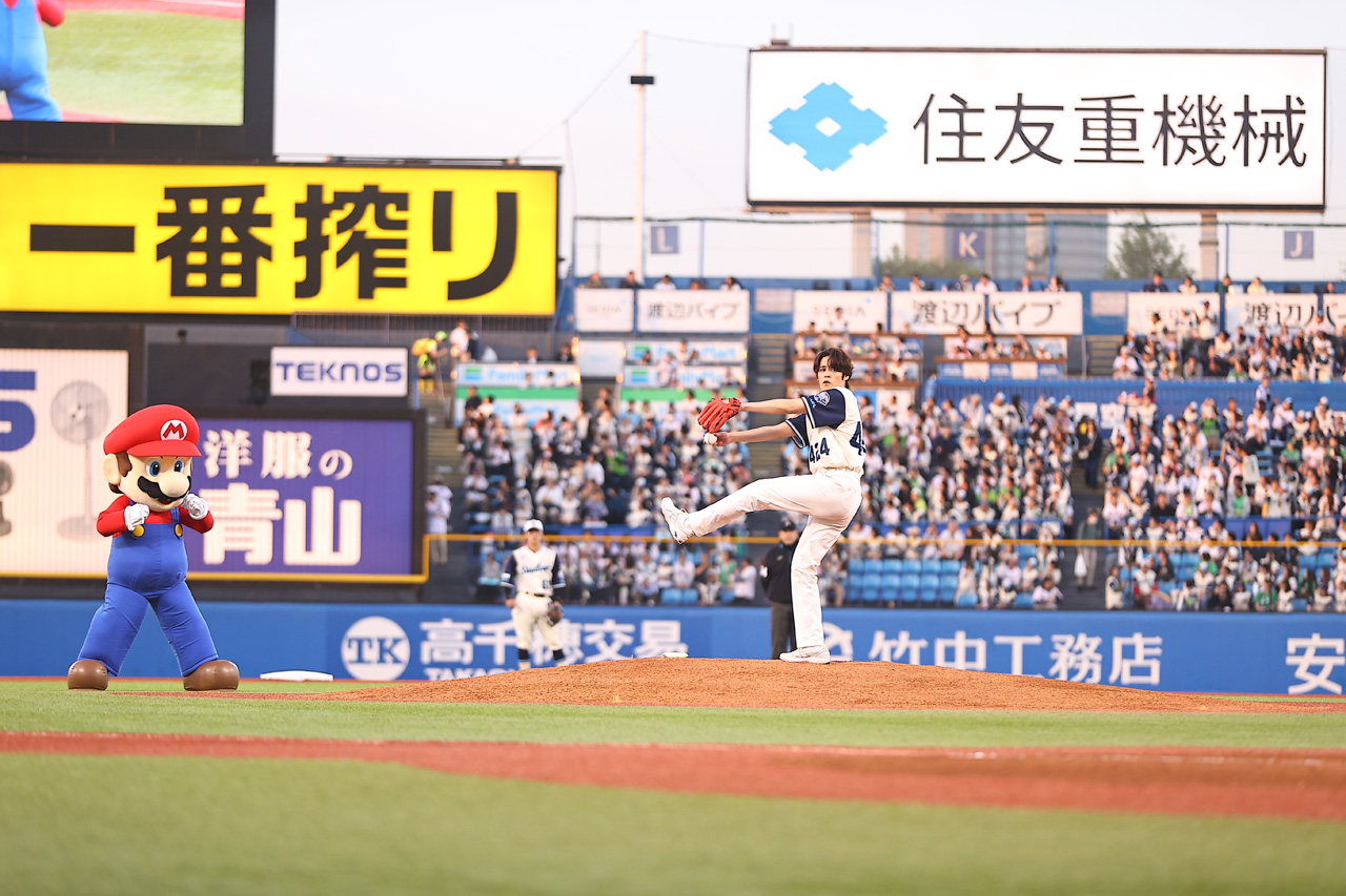 宮野真守 神宮球場で始球式！バッチリノーバウンドでマリオジャンプ連発4