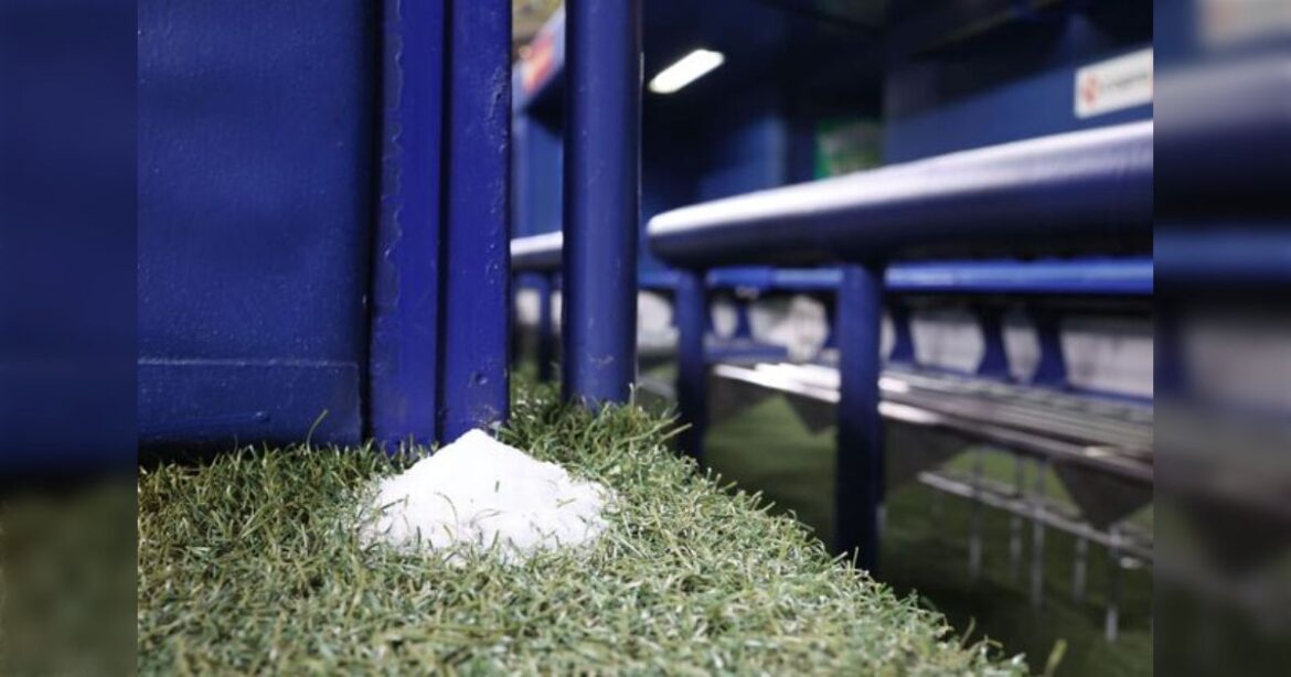 あまりにも連敗が続く中日ドラゴンズがバンテリンドームナゴヤのベンチ前に塩を盛ってしまうが早速効果が出たらしくて草が生える - Togetter