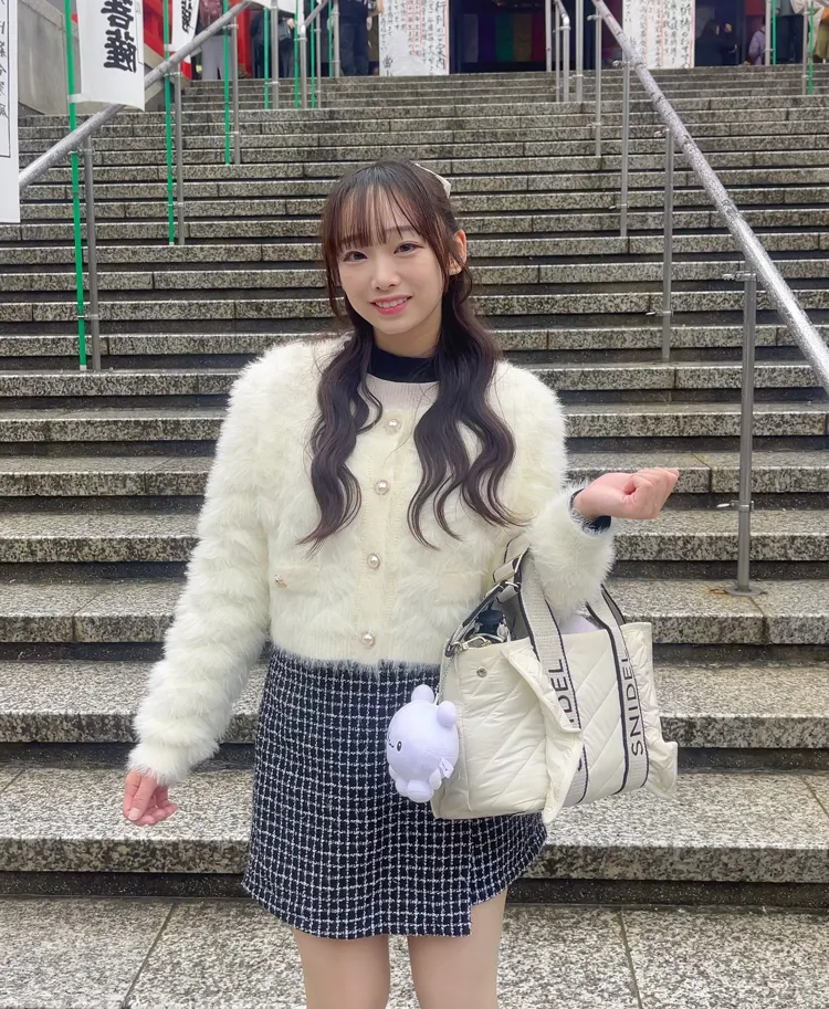 YU-NAさん私服ショット　©ORIX Buffaloes