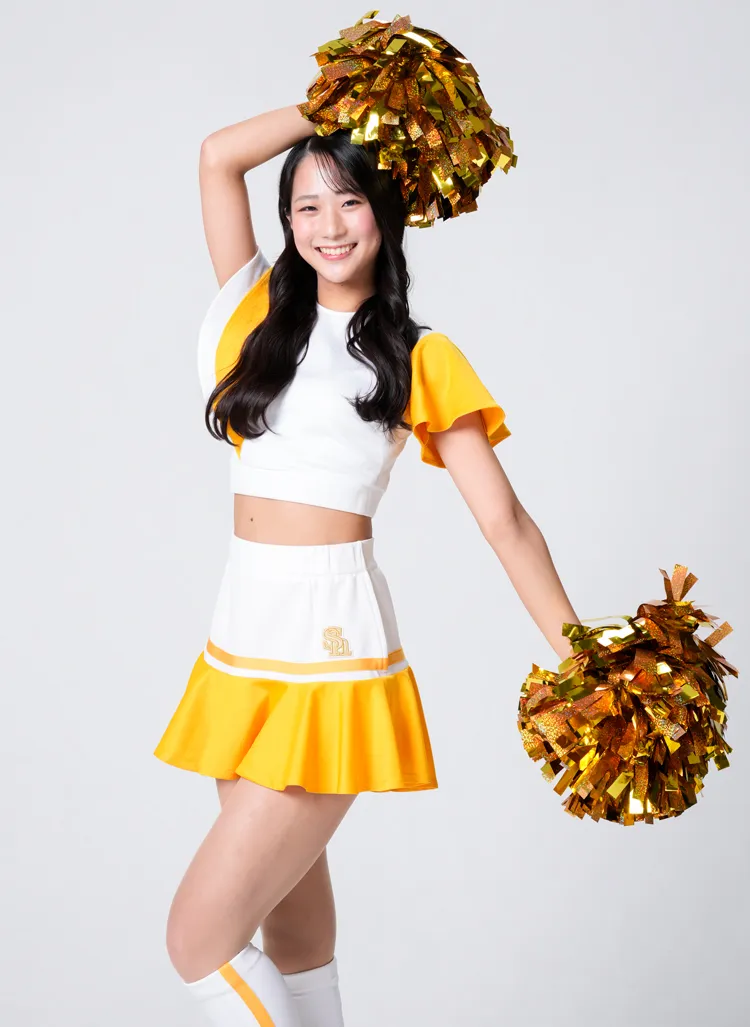 「ハニーズ」momokaさん  © SoftBank HAWKS