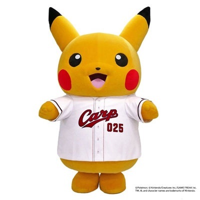カープユニフォームを着たピカチュウが来場
