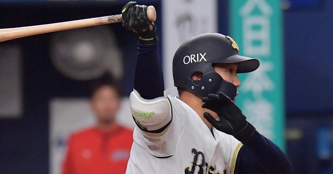 “リーグ首位快走中”オリックスで28歳「現役ドラフトの男」が一軍昇格のワケは？…高校時代は“全国制覇のエース右腕”でも「1年、1年が勝負」の胸中 - プロ野球 - Number Web