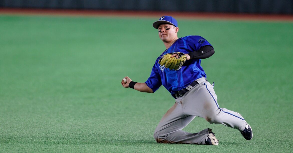 「牧秀悟は二塁でゴールデン・グラブを！」DeNA反攻のカギは“ディフェンス”と藤田一也コーチが断言するワケ「自分で考えて守れるチームは強い」 - プロ野球 - Number Web