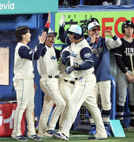 ヤクルト、開幕前は「最下位」予想なのに首位快走の理由は…野村IDを “反面教師” にした池山新監督が球界に吹き込む新風