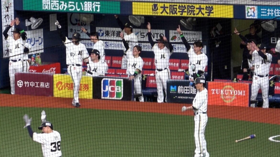均衡を破る森友哉の一打！来田生還の瞬間、ベンチ総出で大喜び！