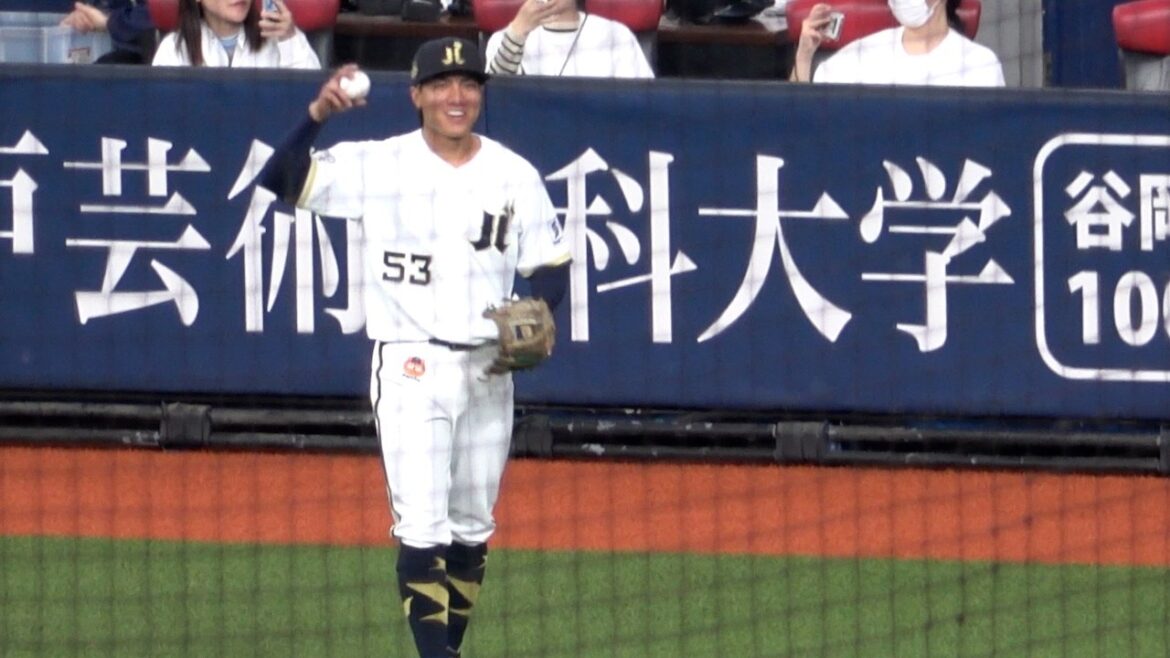 支配下復帰後初スタメンの宜保翔、名前が呼ばれると場内から大きな拍手が起こる！