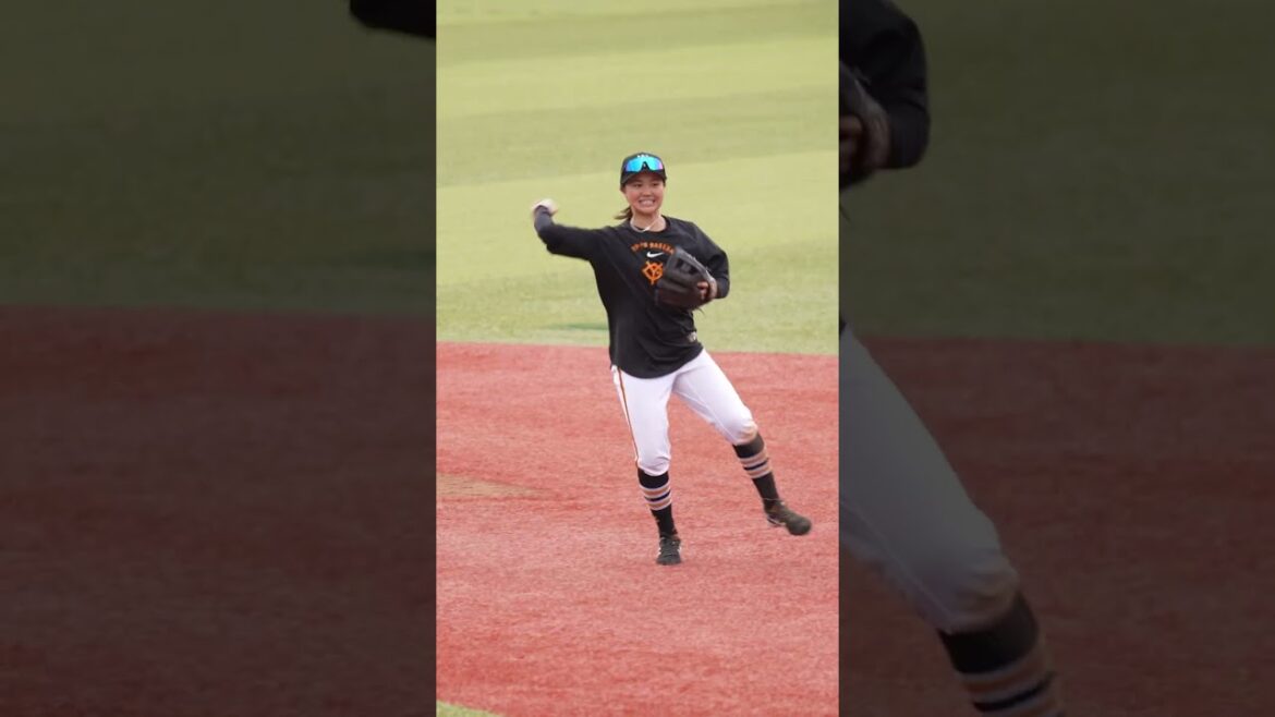 【巨人】守備上手【東ここあ】選手の守備練習。女子野球・ジャイアンツ女子チーム #プロ野球ニュース #shorts #ジャイアンツ女子