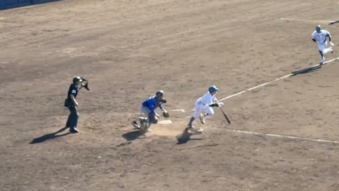 【伸びあがってスクイズ成功】 梅林優貴選手 北海道日本ハムファイターズ