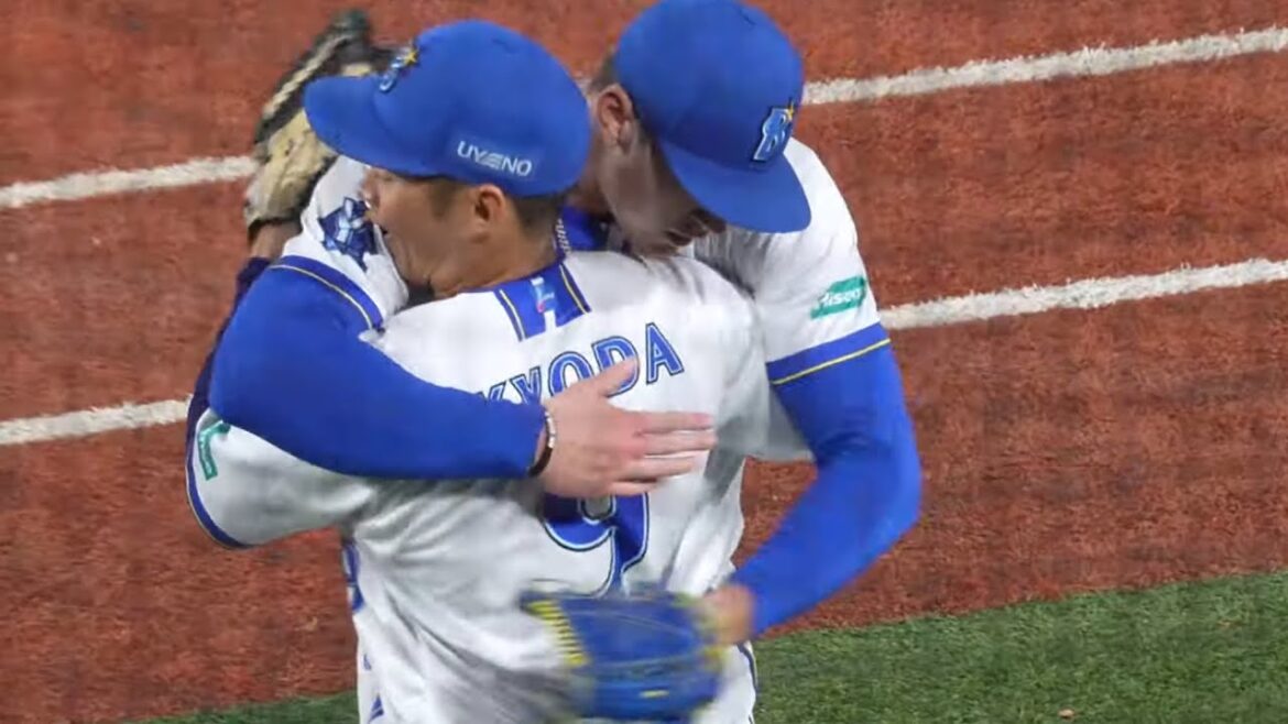 【京田と熱い抱擁】同点の8回はレイノルズがマウンドに！最後は京田のファインプレーに救われ、感謝の抱擁を交わす！(2026.4.22/横浜スタジアム）