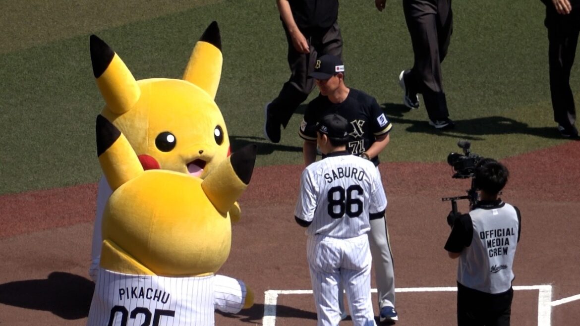 岸田監督と手を繋ぐピカチュウ→ロッテ側と遭遇して10万ボルト出し合うw
