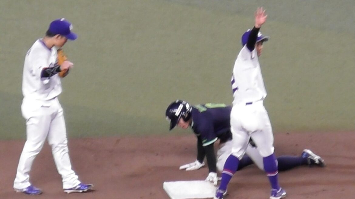 田中幹也　並木秀尊の異変に気づきヤクルトベンチにいち早く知らせる  並木選手 心配です 中日ドラゴンズVS東京ヤクルトスワローズ　2026/05/16