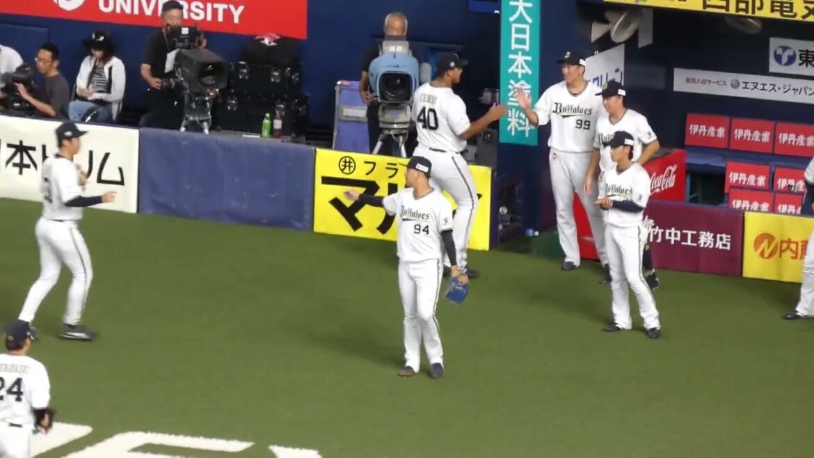川瀬 堅斗　兄弟対決を制し、野手陣に感謝しながらベンチに戻る　#オリックスバファローズ