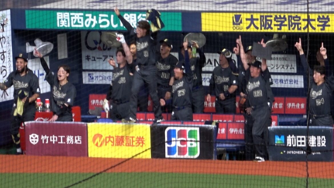 「じゃあ自分で返します」野口智哉の豪快3ランにオリックスベンチ総立ち! 「じゃあ自分で返します」野口智哉の豪快3ランにオリックスベンチ総立ち!