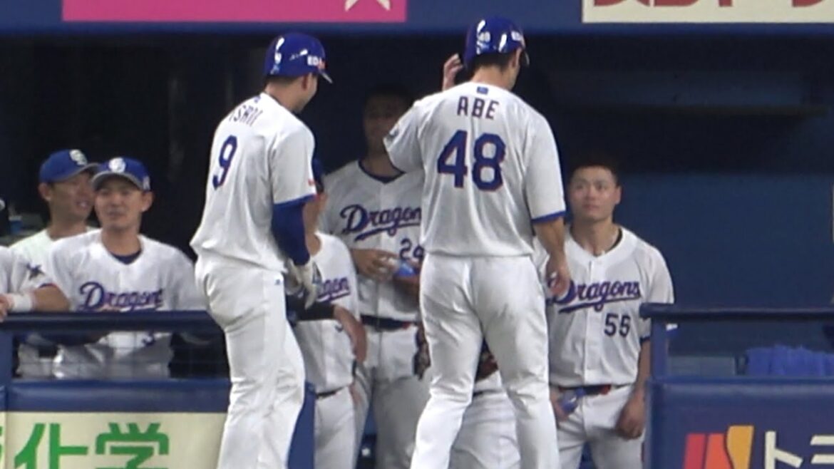 鵜飼2点タイムリーの瞬間のドラゴンズベンチ！  阿部ちゃんにペコペコしまくる細川（笑）