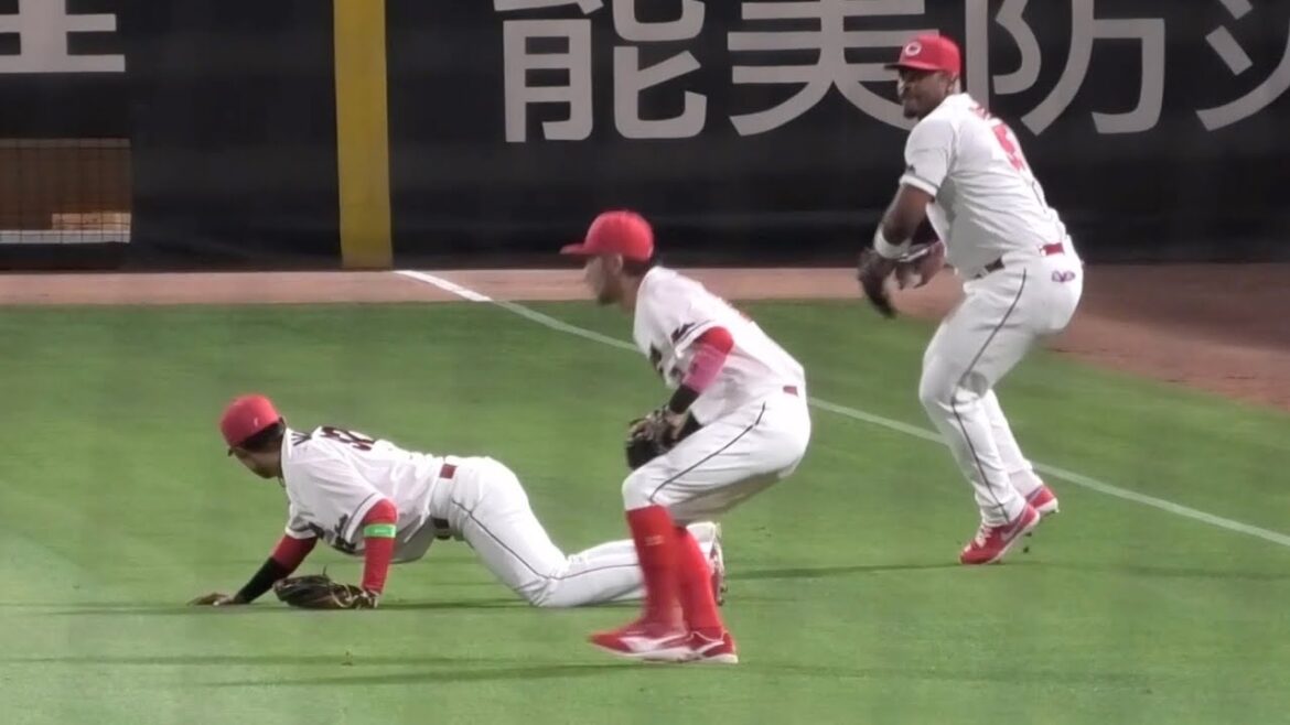 名原、モンテロ、菊池の間にポトリ、まさかのお見合いで決勝点献上...広島カープvs千葉ロッテ 2026年5月26日