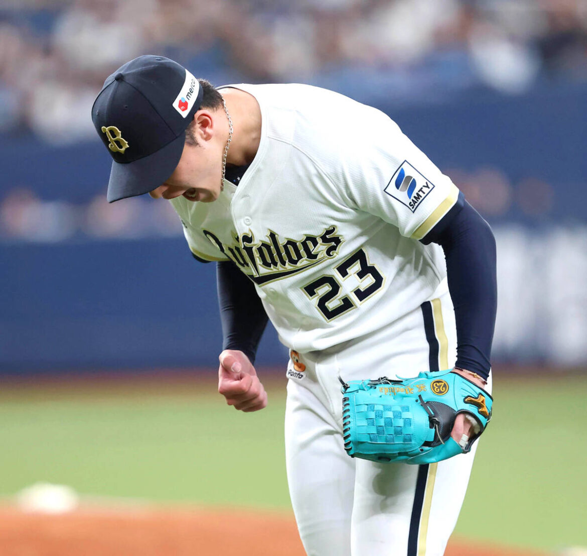 With two outs in the 7th inning, bases loaded and Franmil Reyes each hit a single fly to first base. Kosei Yoshida (Camera: Hidenori Baba)