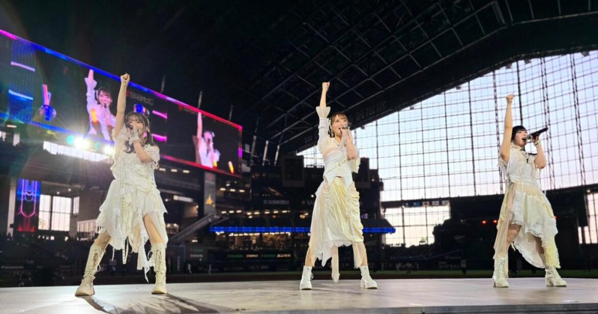 ClariS『FIGHTERS ENTERTAINMENT WEEKEND』に初登場！ファーストピッチではクララがピッチングに挑戦 – THE FIRST TIMES