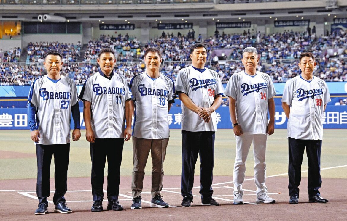 【中日】「DRAGONS LEGENDS DAY」第2弾「野手DAY」が8月16日の巨人戦で開催 立浪和義さん、福留孝介さんら5人が来場予定:中日スポーツ・東京中日スポーツ 5月16日の「DRAGONS LEGENDS DAY」の第1弾バッテリーDAYで、セレモニアルピッチを終え記念撮影する(左から)谷繁元信さん、川上憲伸さん、岩瀬仁紀さん、山本昌さん、今中慎二さん、中村武志さん