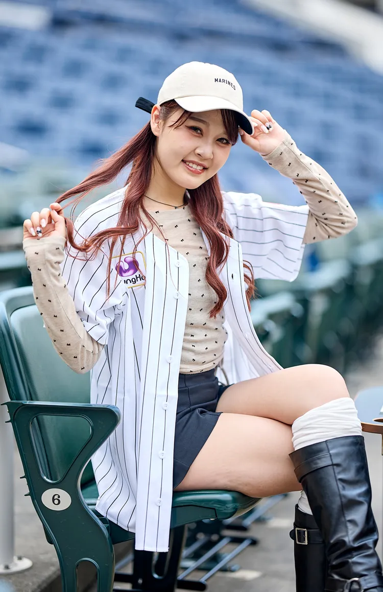AKANEさん   ©C.L.M.