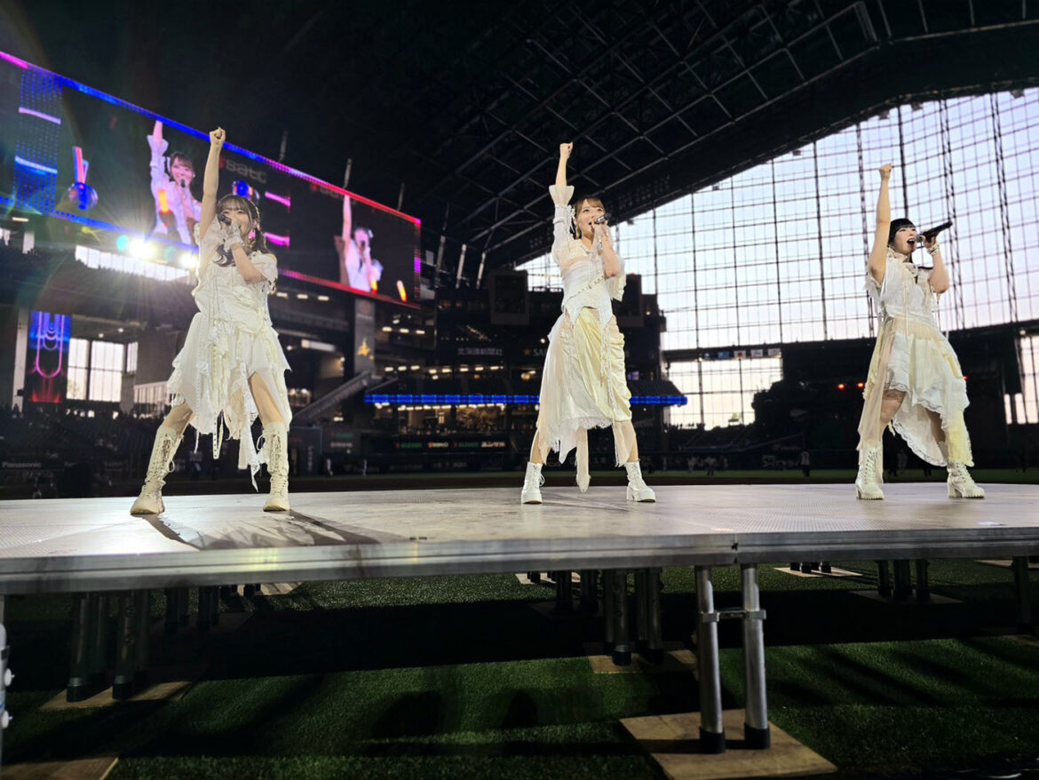 ClariS、エスコンフィールドHOKKAIDOにて開催された、北海道日本ハムファイターズ《FIGHTERS ENTERTAINMENT WEEKEND》に登場 | SPICE (C)H.N.F.