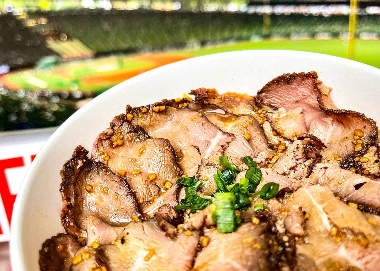 《エルズグルメストリート》宮木牧場 ローストビーフ丼